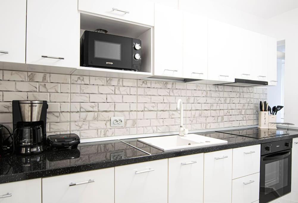 Ultra Central Luxury 3Br 2Bath Apt & Amazing Views Bucharest Exterior photo