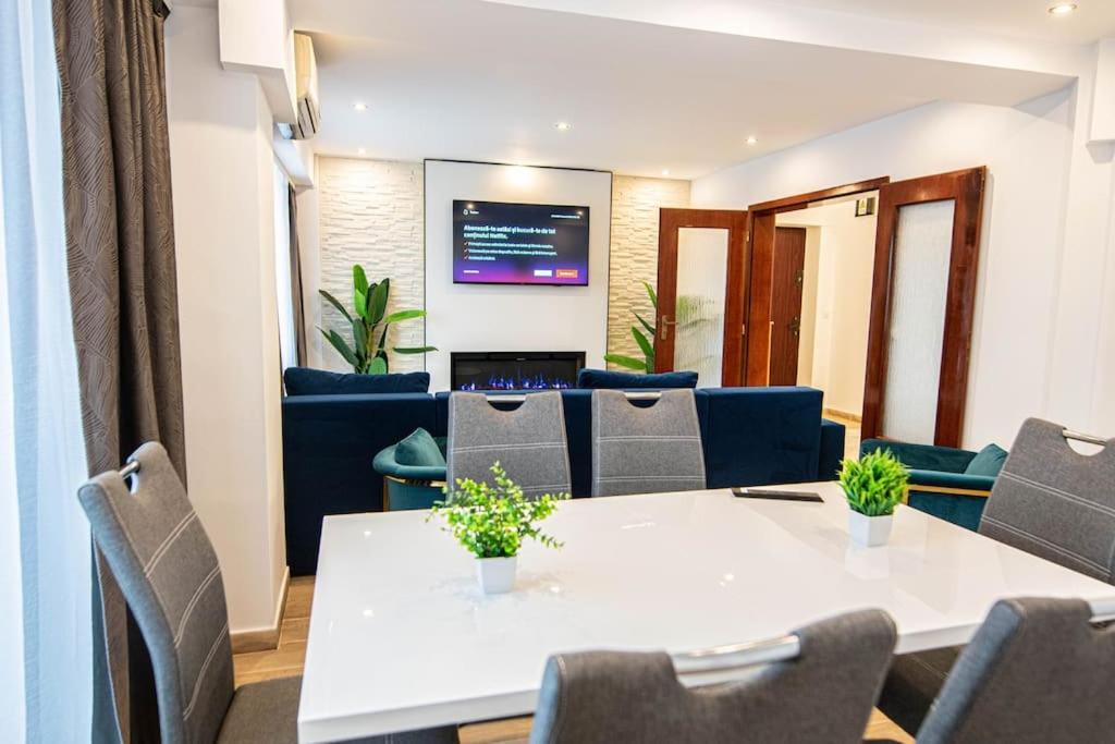 Ultra Central Luxury 3Br 2Bath Apt & Amazing Views Bucharest Exterior photo